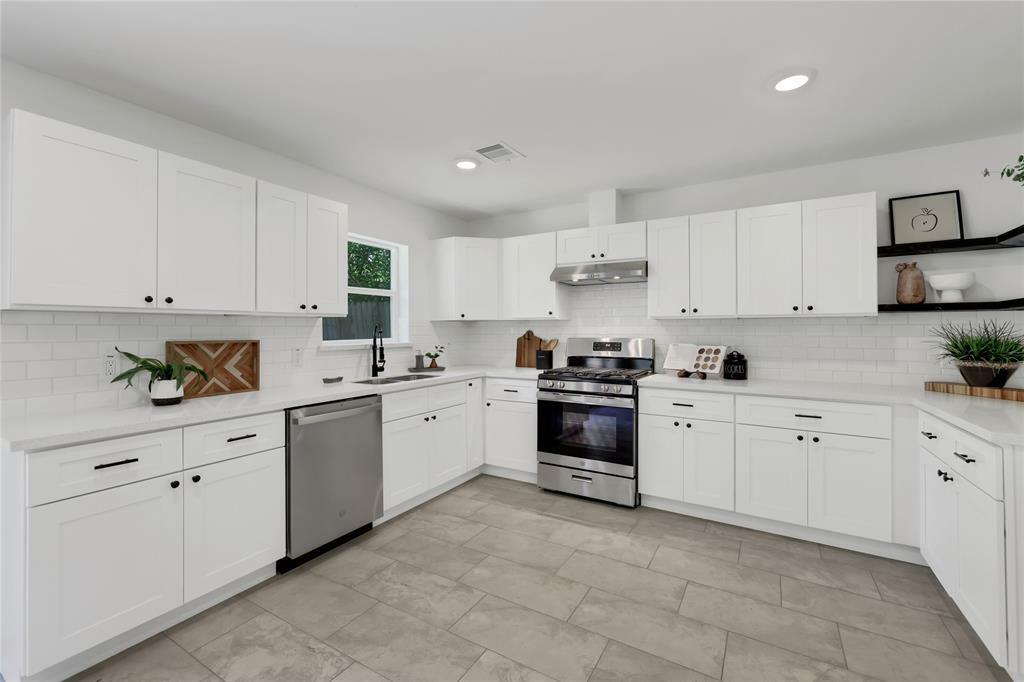 Property Photo: 5226 Canterway Drive TX 77048