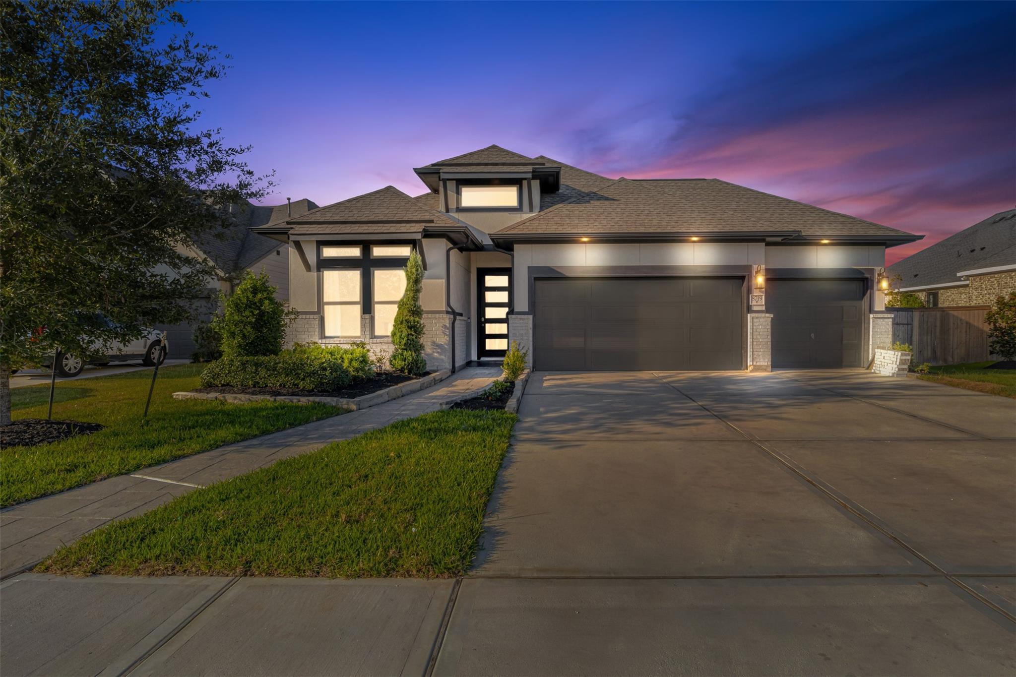 Property Photo: 8719 Azalea Crossing Court TX 77459