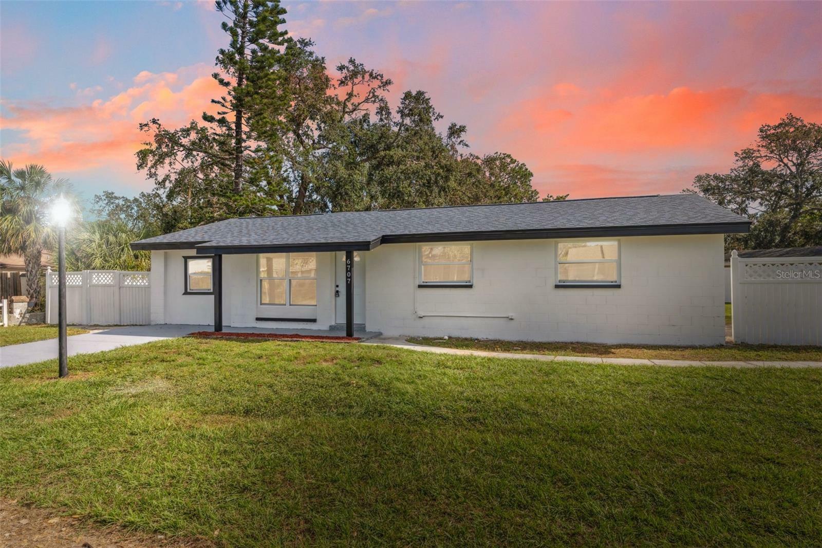 Property Photo:  6707 Runningwoods Drive  FL 33634 