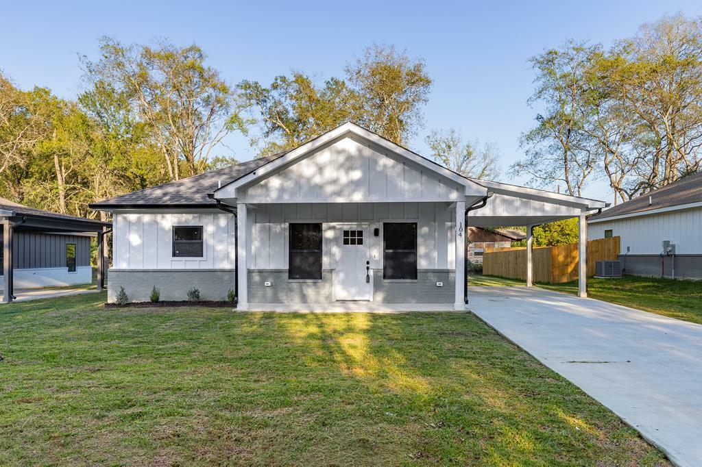 Property Photo:  104 Garvan St.  TX 75901 