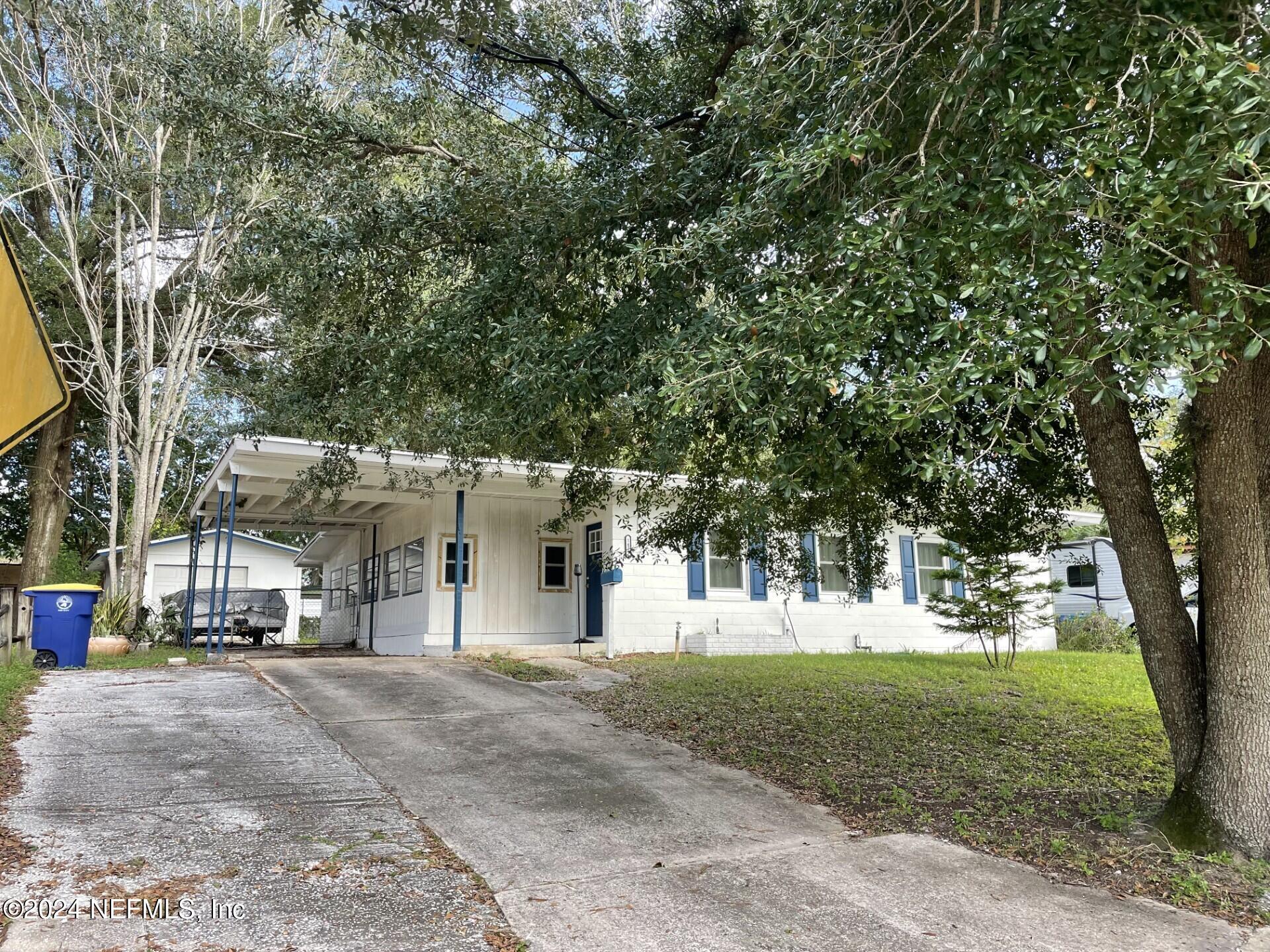 Property Photo: 1425 Domas Drive FL 32211