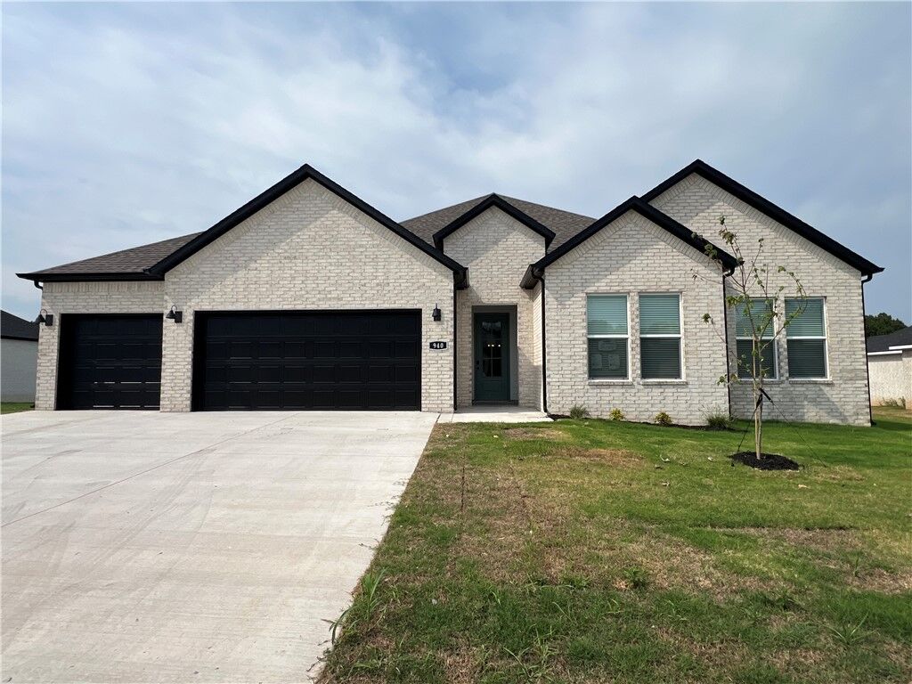 Property Photo:  940 Red Cedar Place  AR 72756 