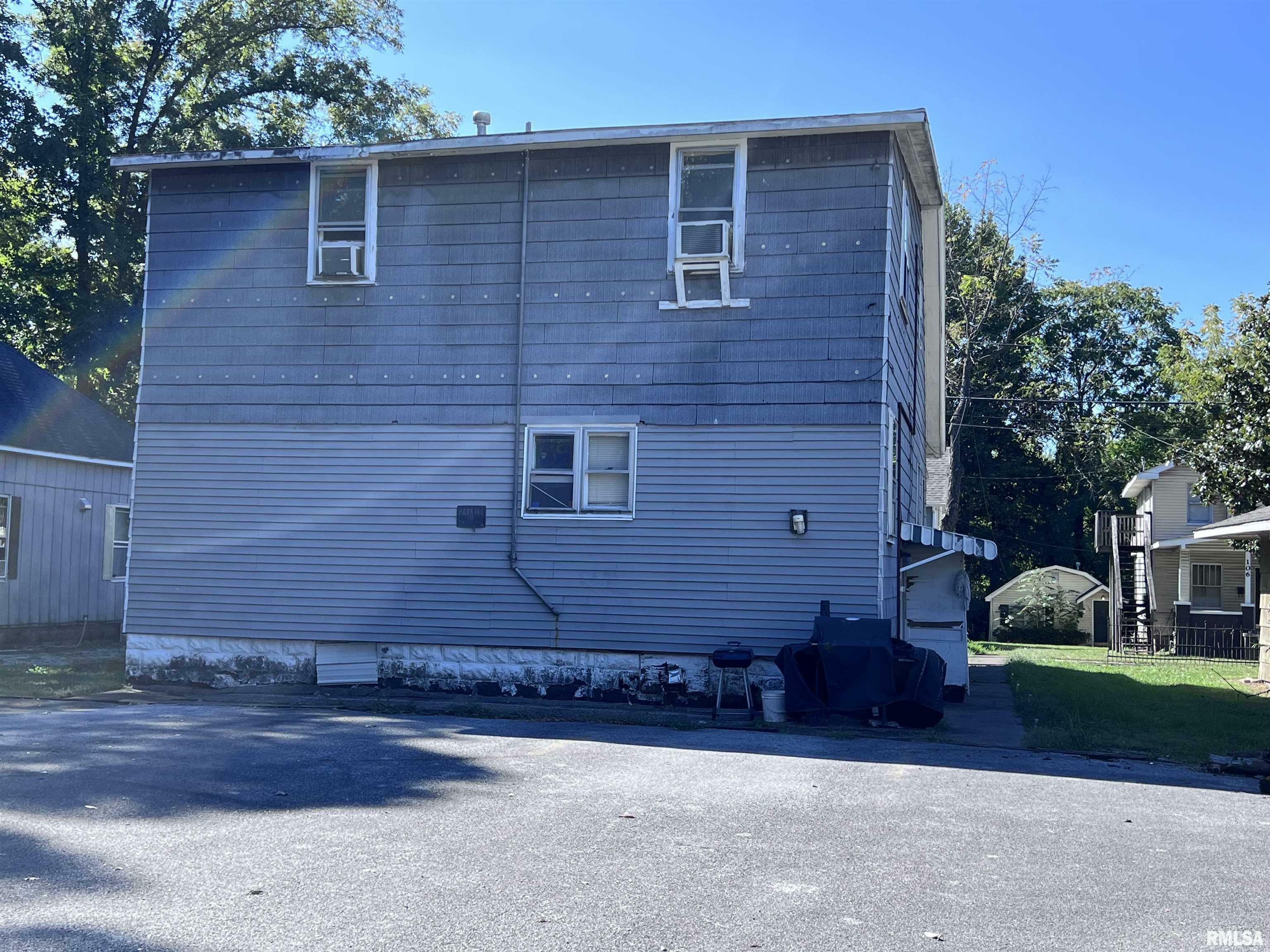 Property Photo: 105 S Forest Avenue 4 IL 62901