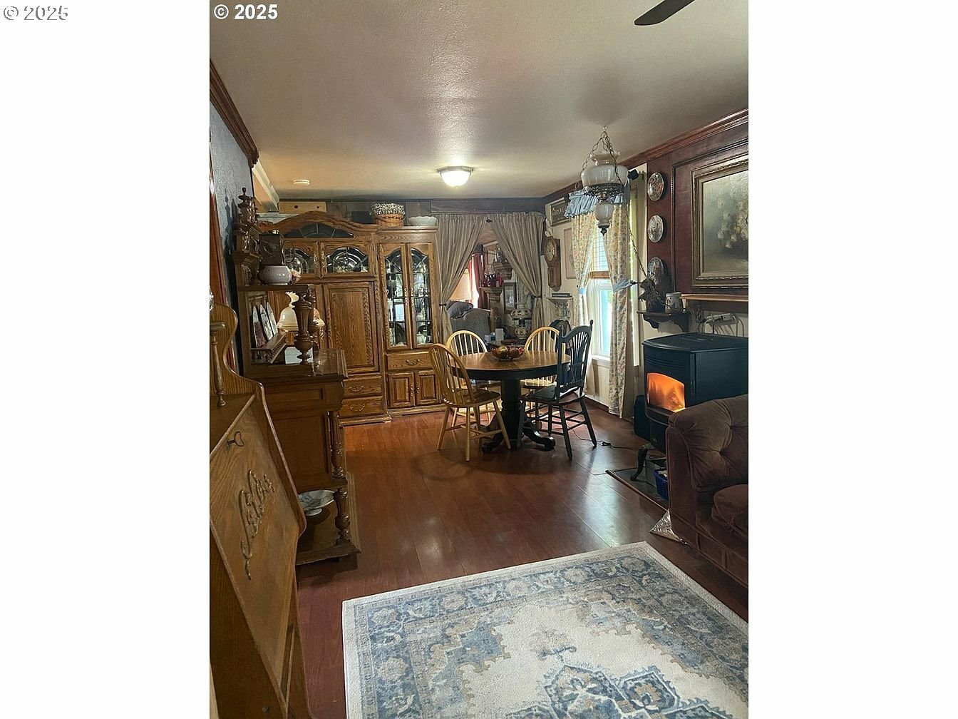 Property Photo: 651 NE Main St OR 97396