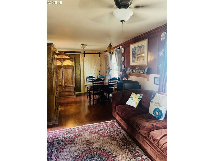 Property Photo: 651 NE Main St OR 97396