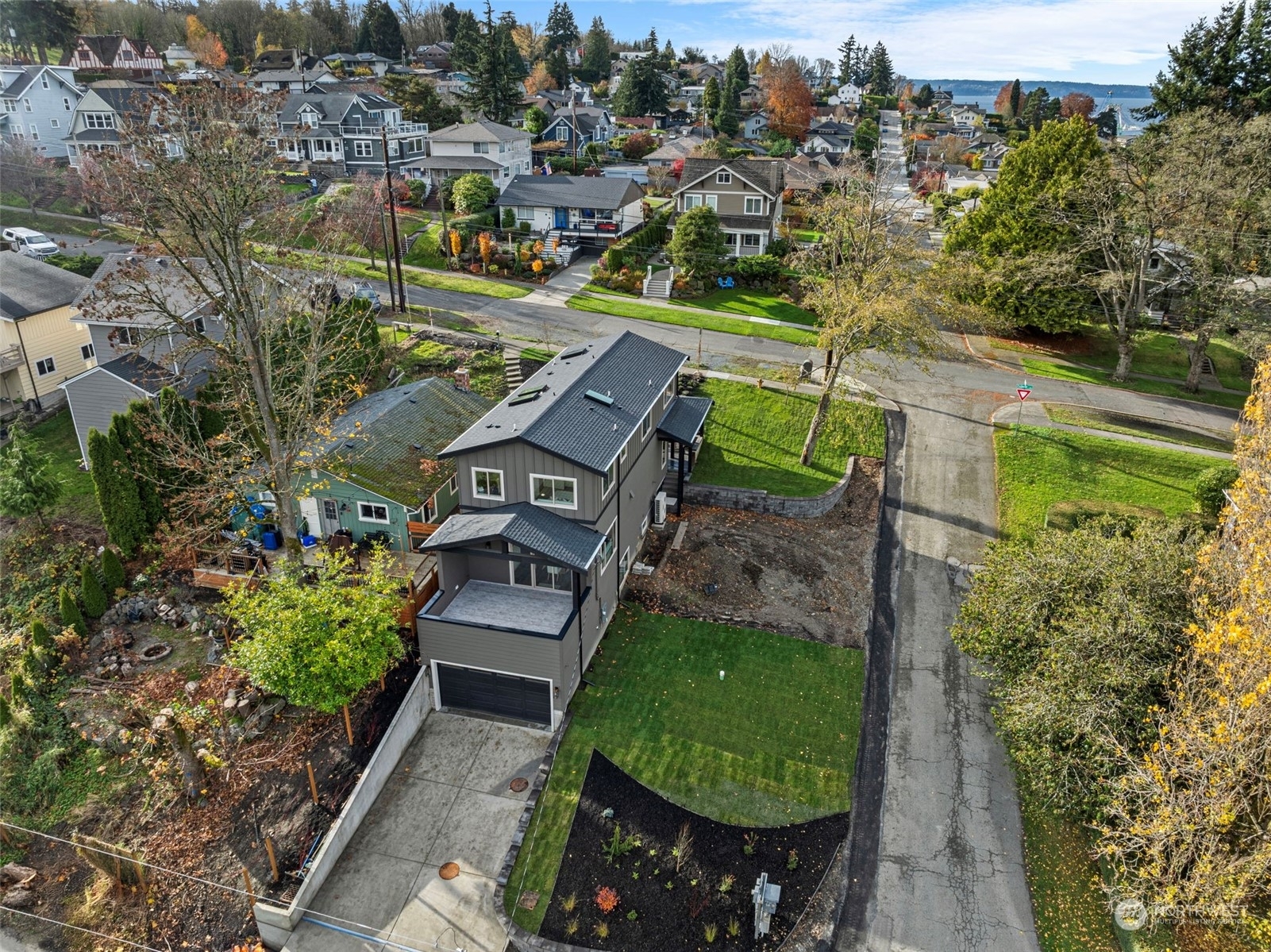 Property Photo:  3401 Federal Avenue  WA 98201 