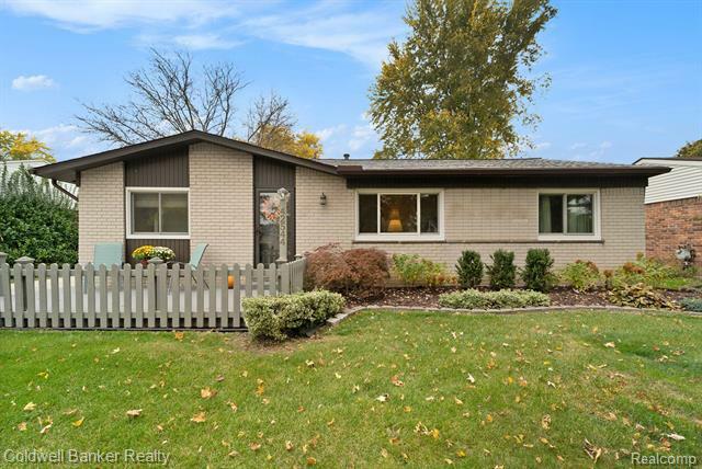 Property Photo:  42544  Applecreek Drive  MI 48170 