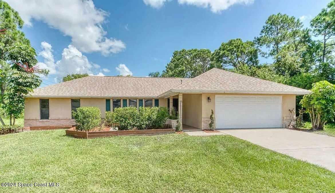 Property Photo:  363 Emerson Drive NW  FL 32907 