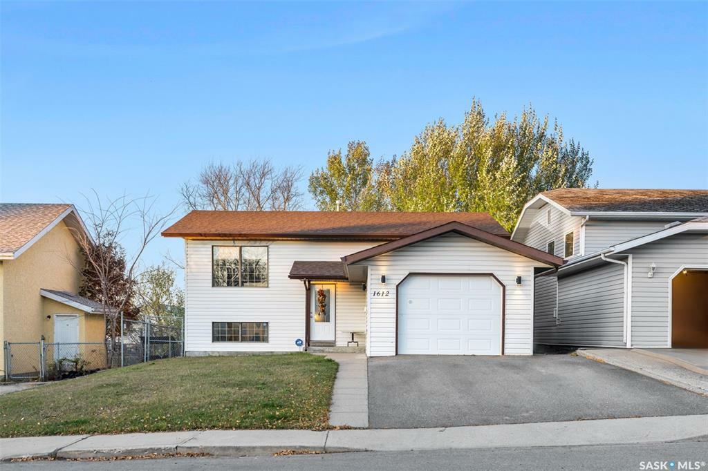 Property Photo:  1612 Blackwood Drive  SK S6V 7C1 