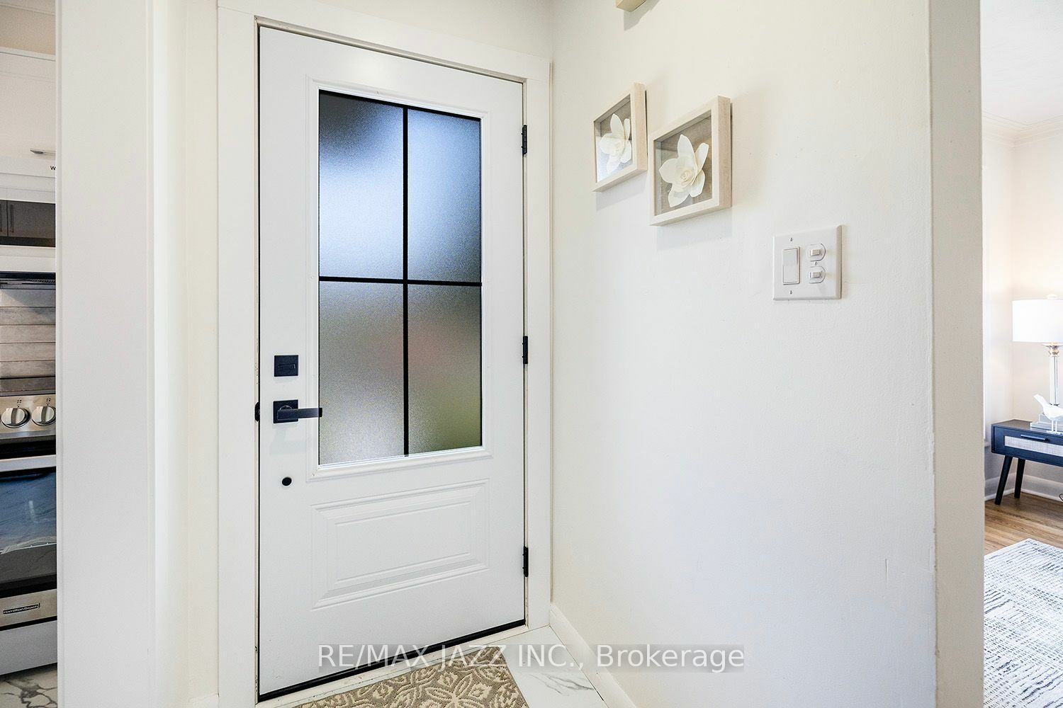 Property Photo:  410 Elizabeth St  ON L1J 5T1 