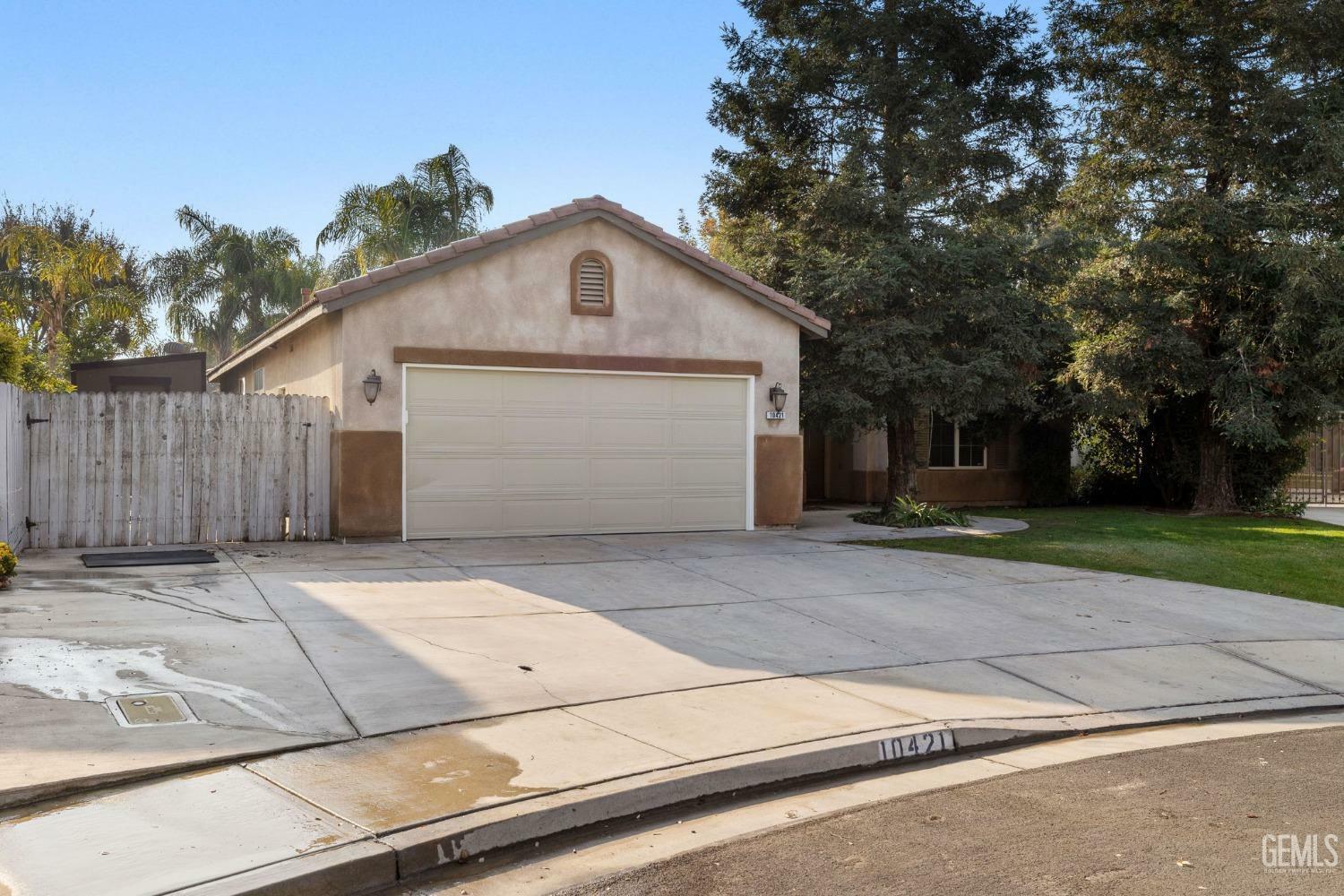 Property Photo:  10421 Malaguena Court  CA 93312 