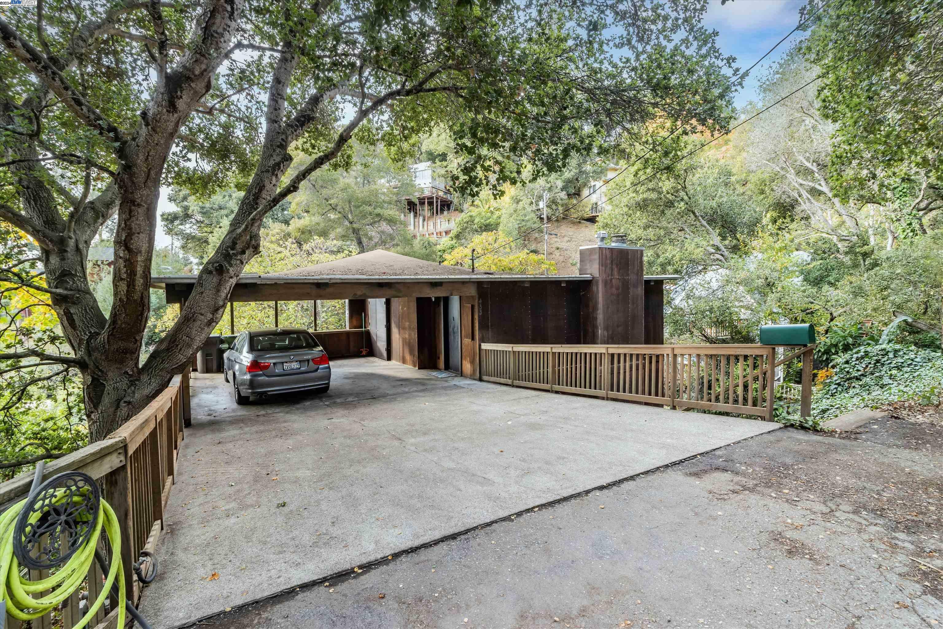 Property Photo:  433 Capricorn Ave  CA 94611 