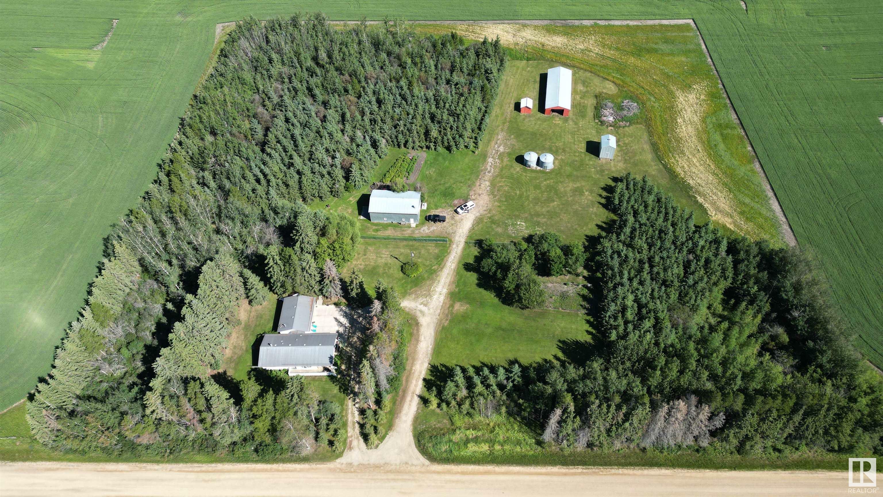 Property Photo:  8522 Twp Rd 574A  AB T0E 1N0 