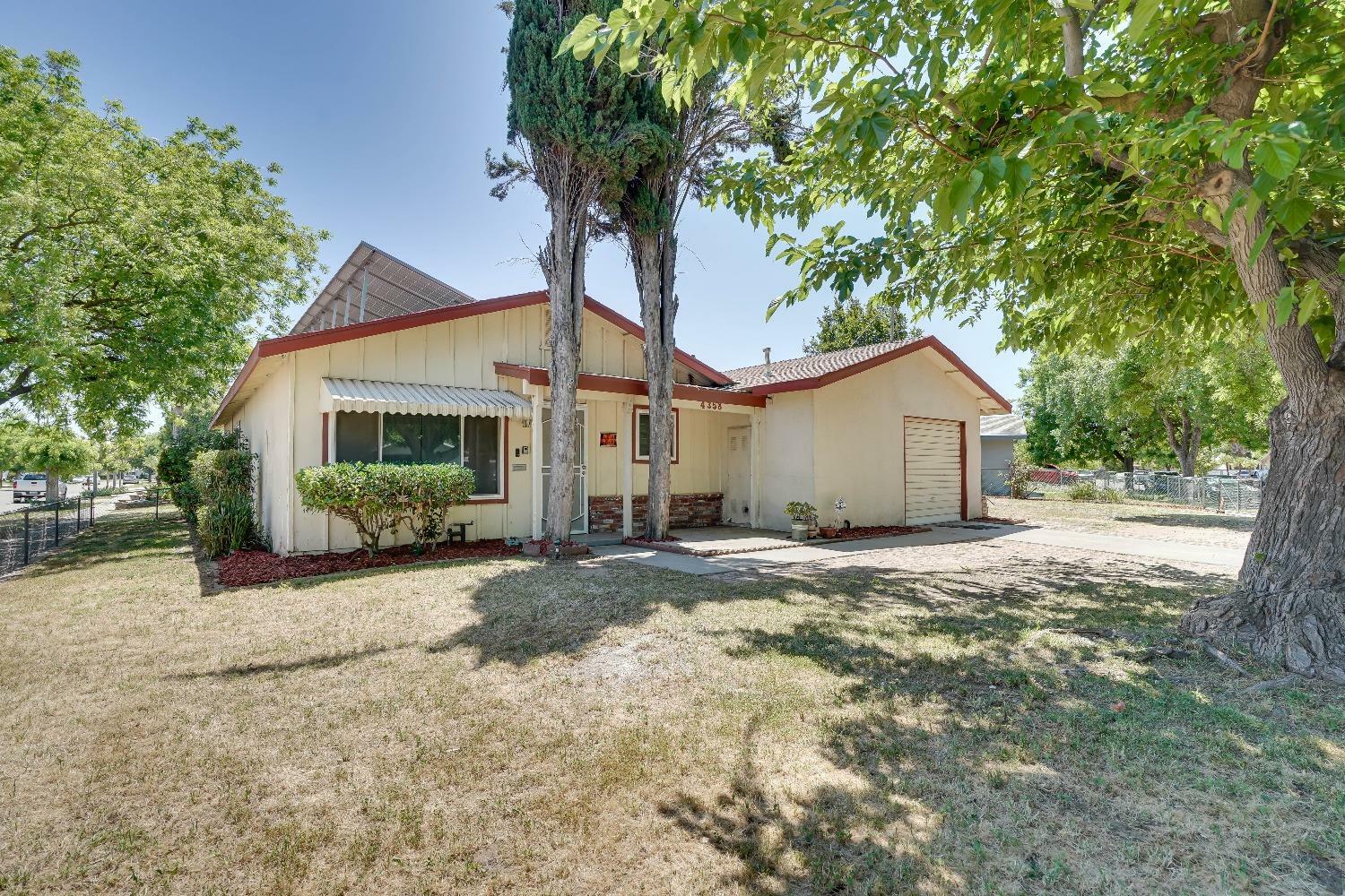 Property Photo:  4358 N Pleasant Avenue  CA 93705 