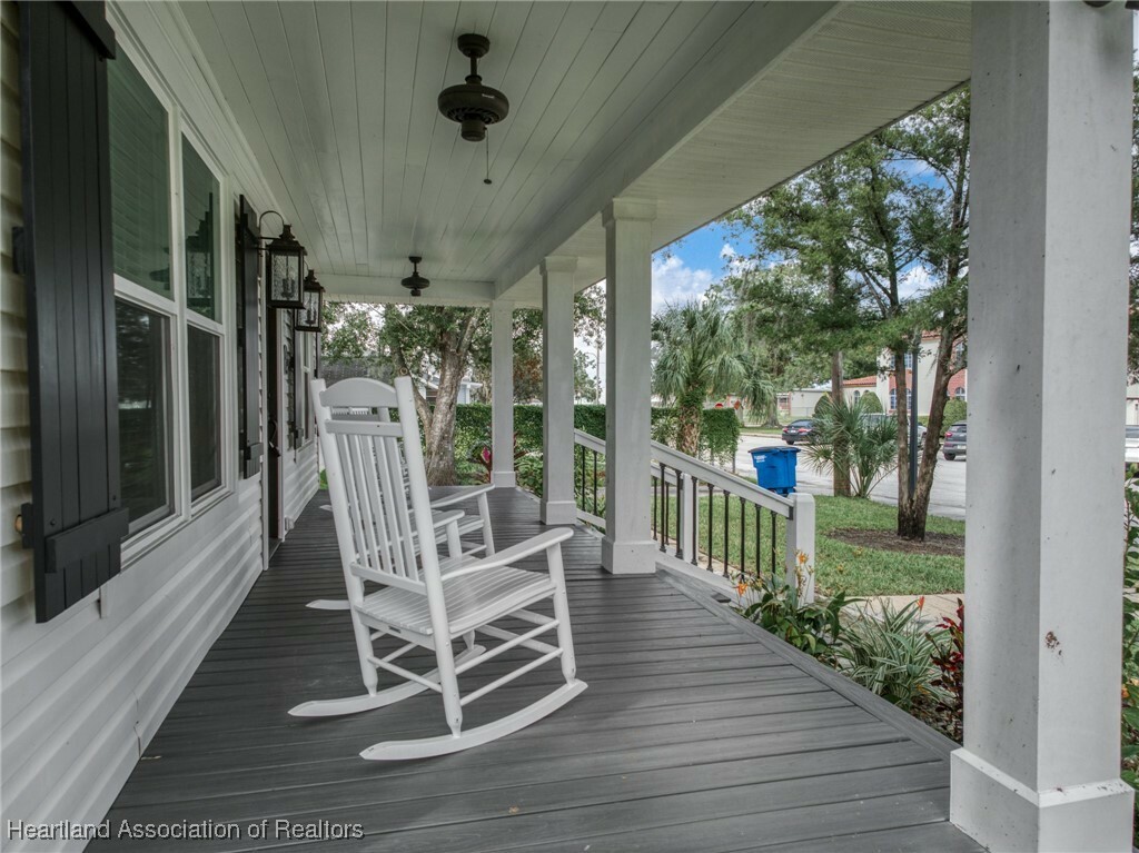 Property Photo:  129 S Pine Street  FL 33870 