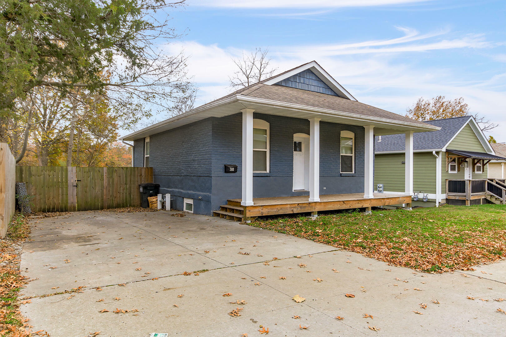 Property Photo:  308 W 4th Street  MO 65251 