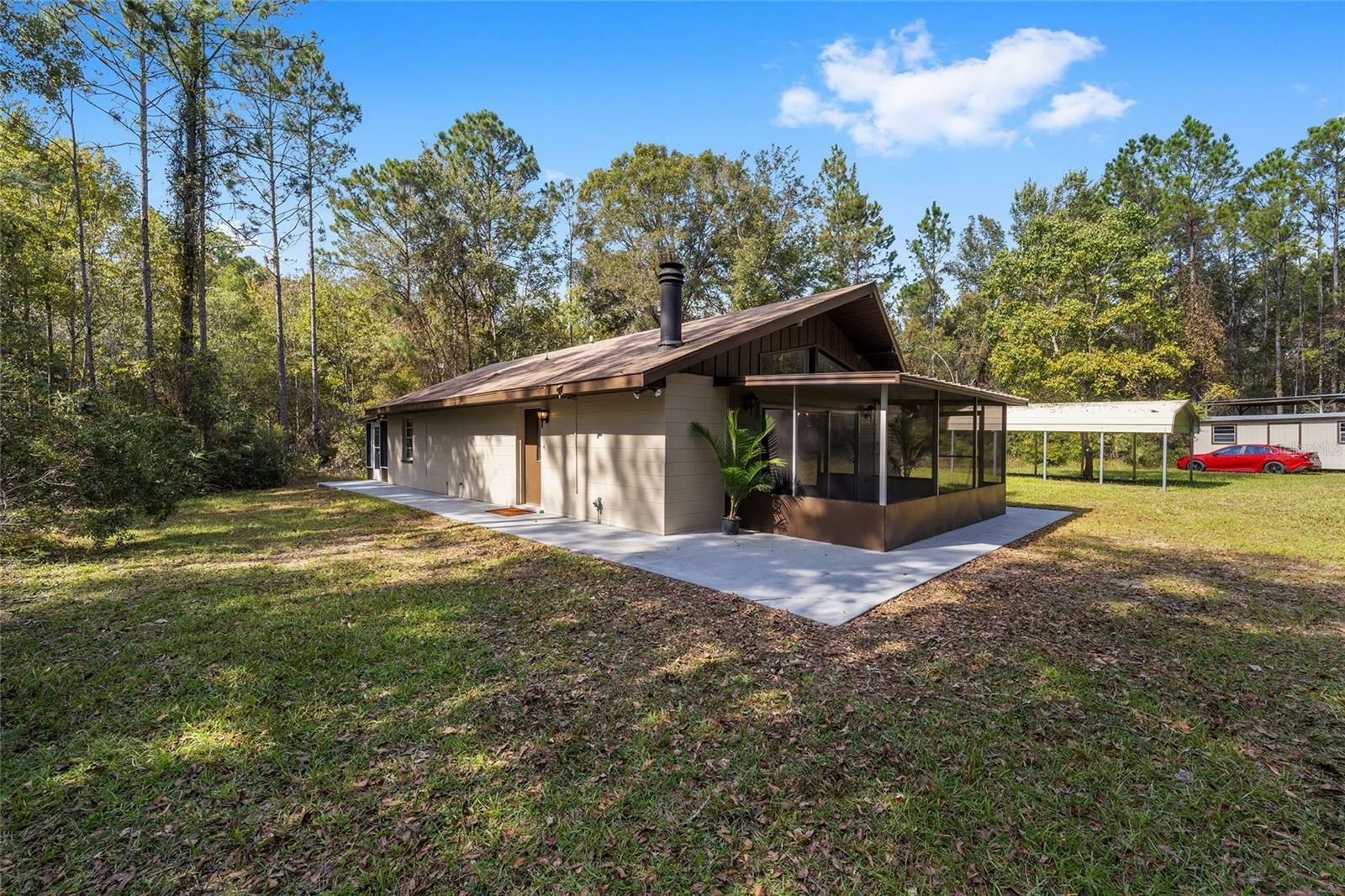 Property Photo:  8901 NE 108th Avenue  FL 32609 