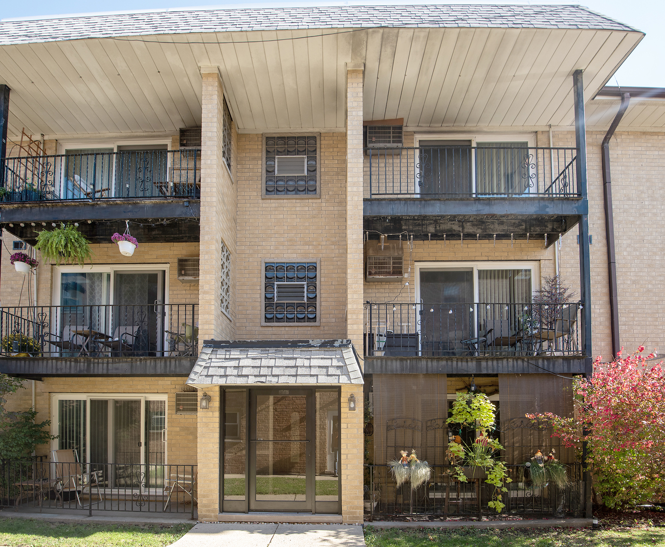 Property Photo: 8435 W Bryn Mawr Avenue 2sw IL 60631