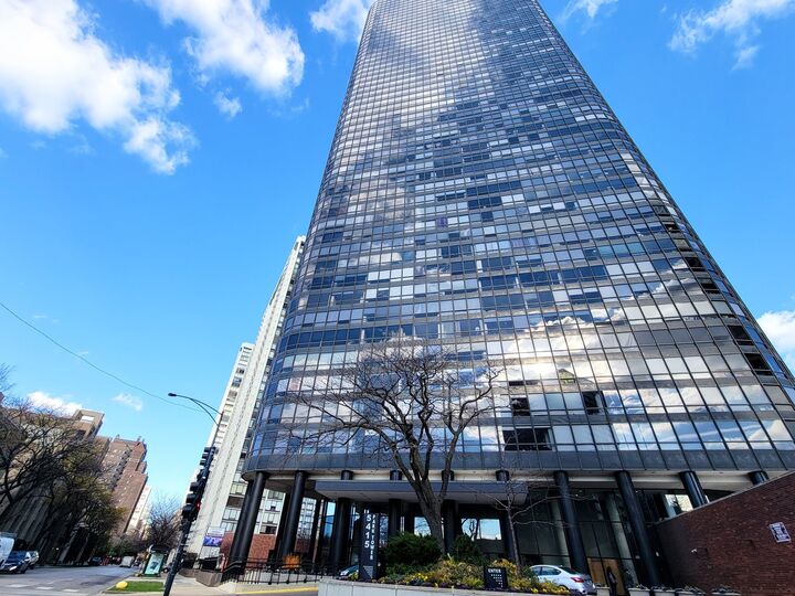 5415 N Sheridan Road 1601  Chicago IL 60640 photo