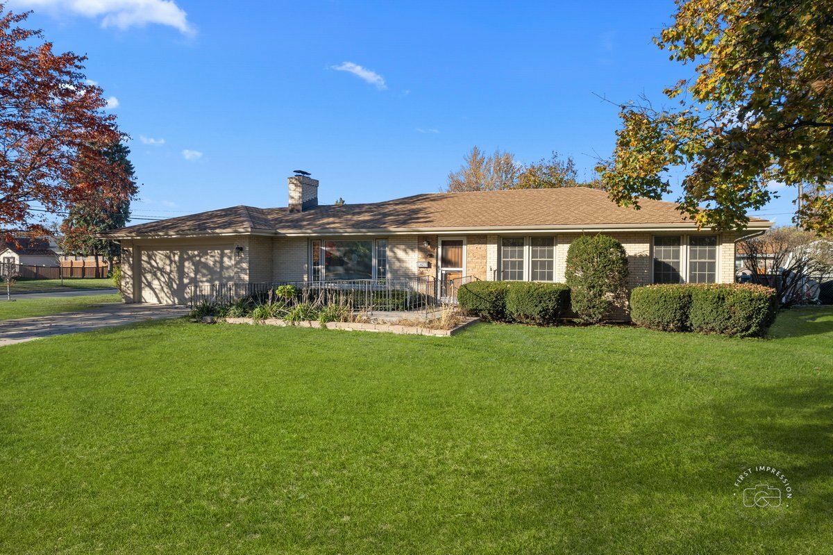 Property Photo:  1621 Mayfield Avenue  IL 60435 