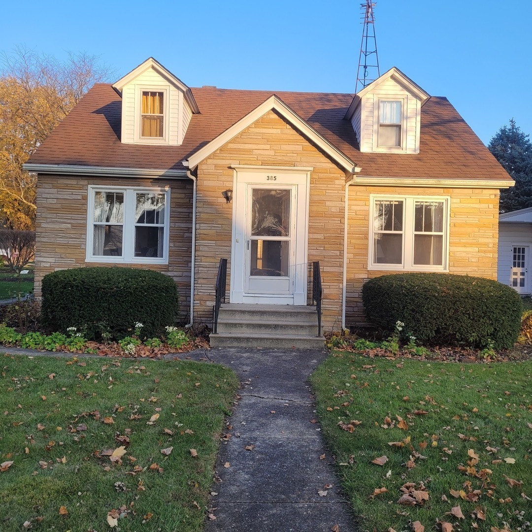 Property Photo: 385 Oak Street IL 60140