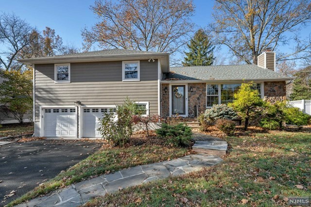 Property Photo:  22 Broadlawn Drive  NJ 07039 