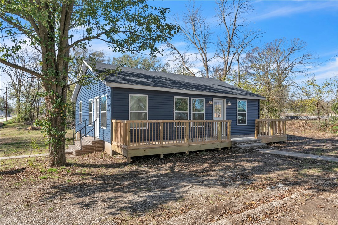 Property Photo:  409 SW 2nd Avenue  AR 72736 