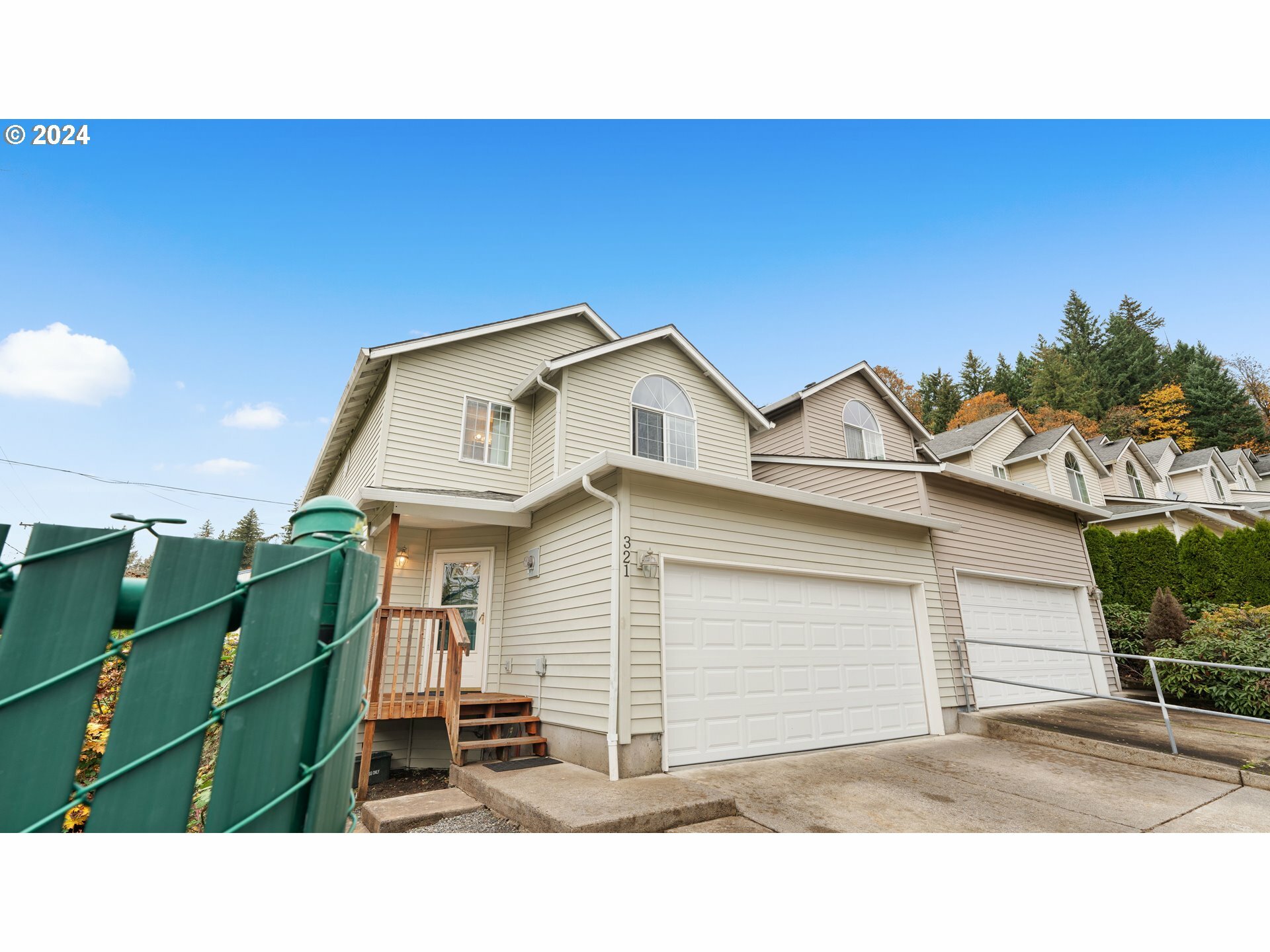 Property Photo:  321 NE Wedgewood Ct  WA 98607 