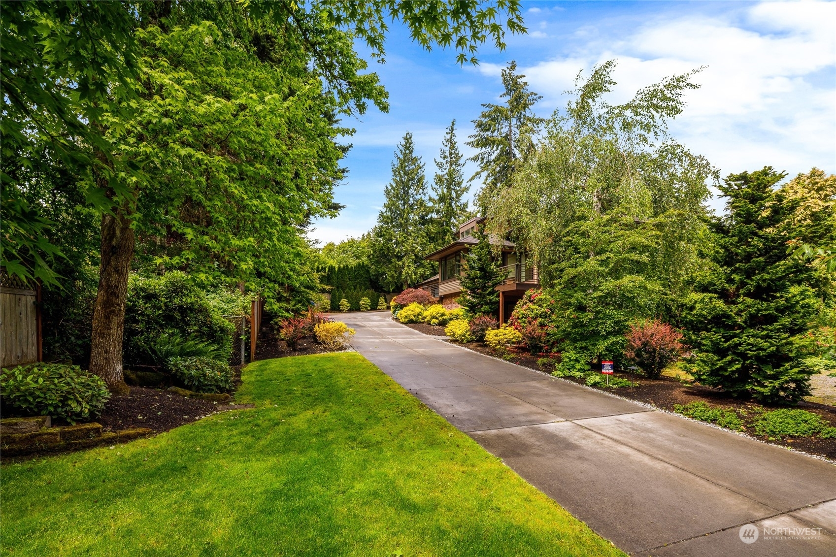 Property Photo:  7842 NE 10th Street  WA 98039 