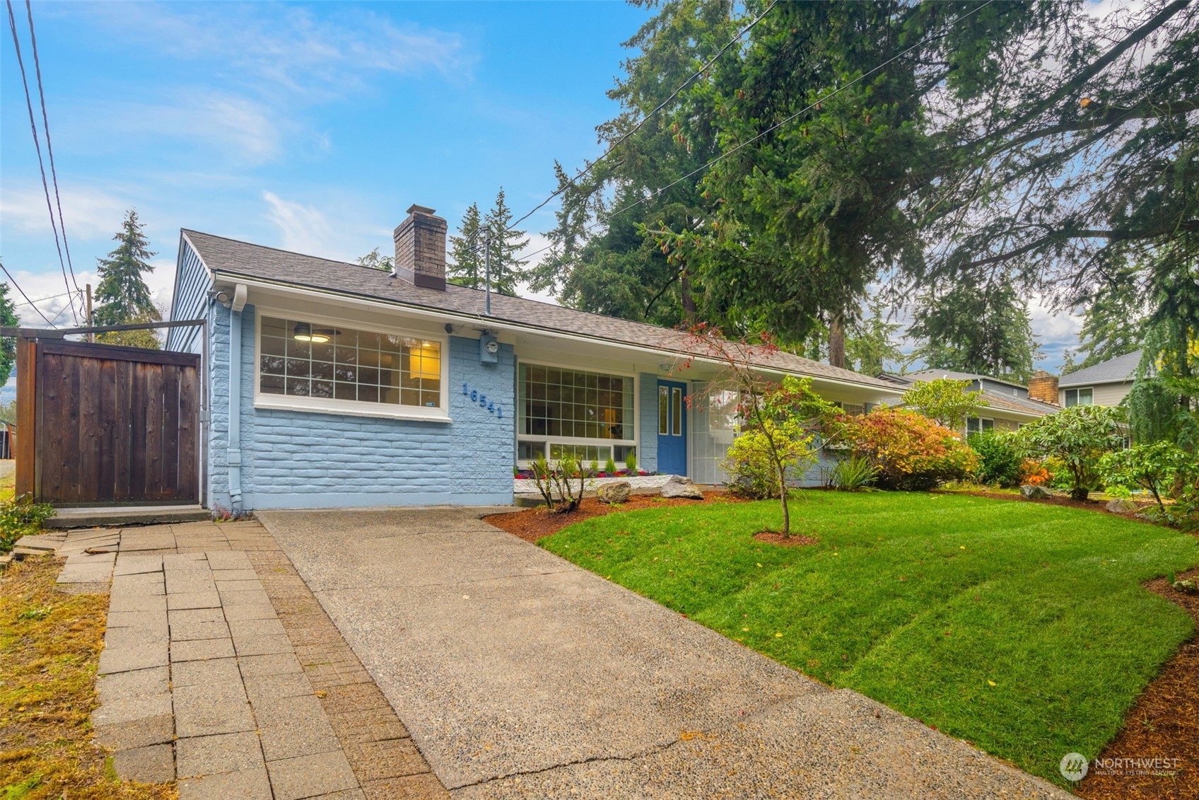 Property Photo:  16541 Ashworth Avenue N  WA 98133 