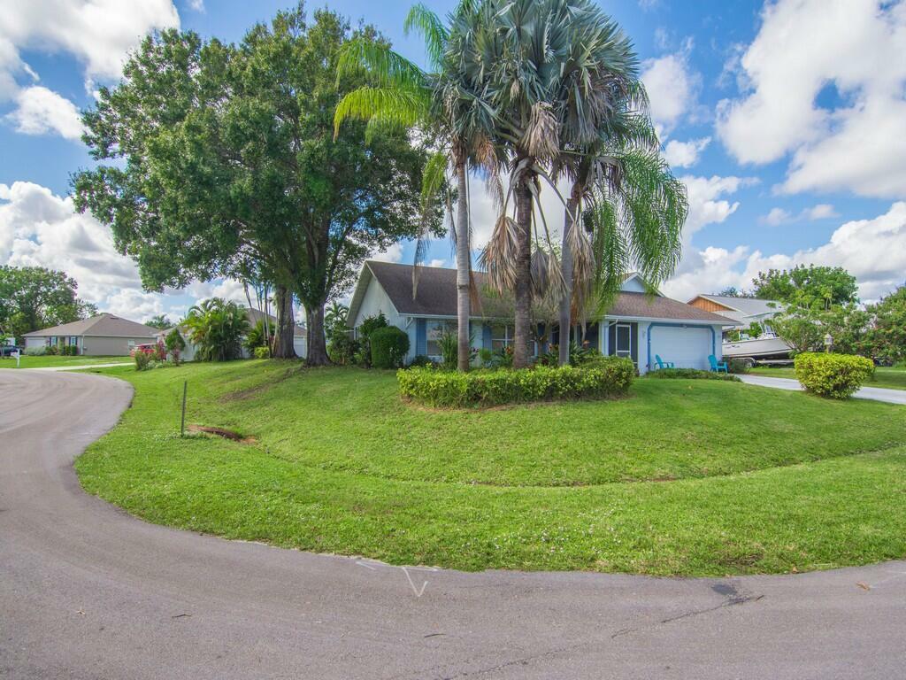 Property Photo:  742 SE Whitmore Drive  FL 34984 