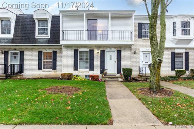 Property Photo:  121 Stratford Lane 92  MI 48309 