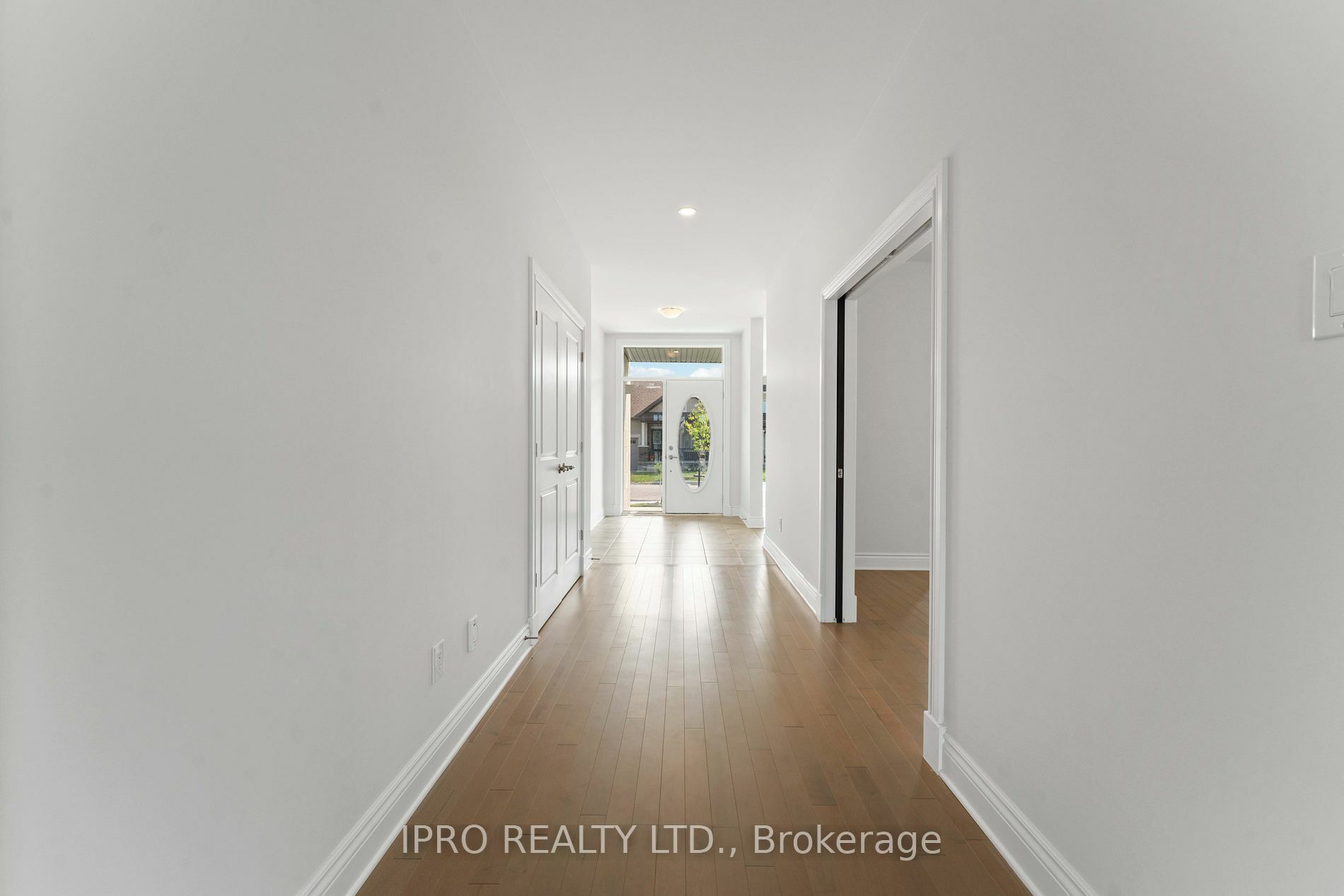 Property Photo:  156 Finsbury Ave  ON K2S 1B6 