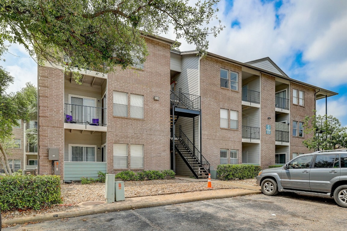 Property Photo:  12166 Metric Boulevard 122  TX 78758 