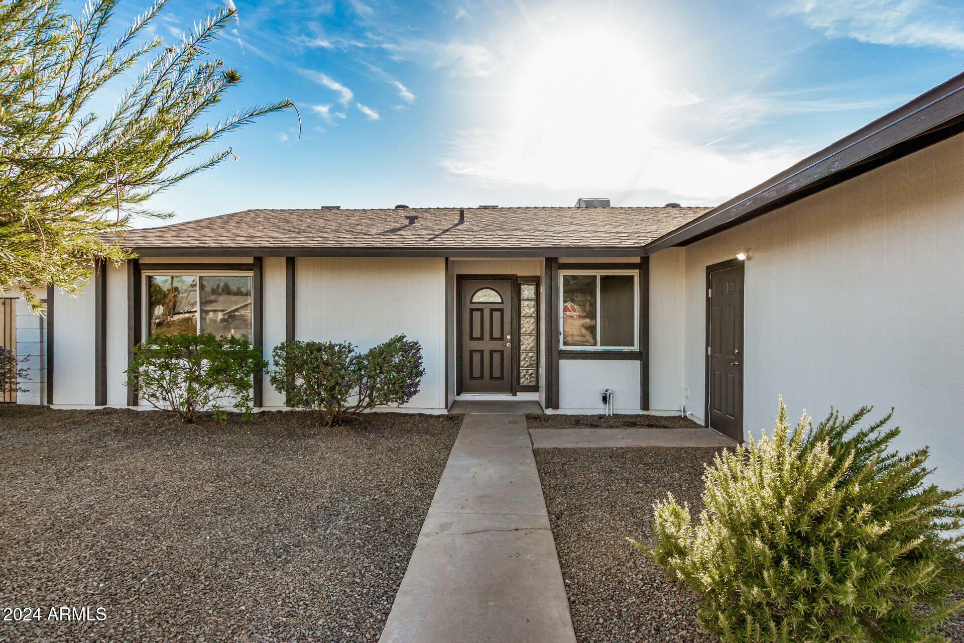 Property Photo:  1025 E Carson Drive  AZ 85282 