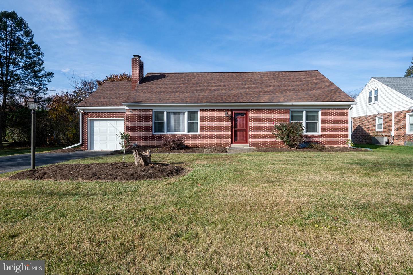 Property Photo:  716 Farmingdale Road  PA 17603 