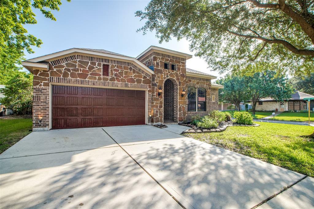 Property Photo:  5202 Park View Drive  TX 77318 