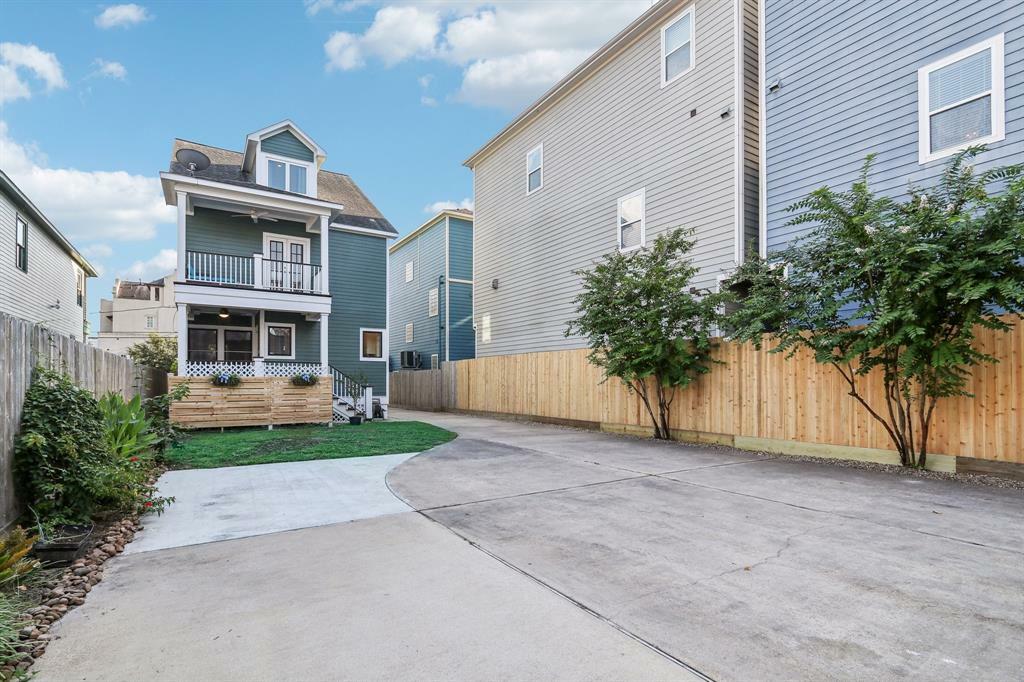 Property Photo:  1405 W 25th Street  TX 77008 