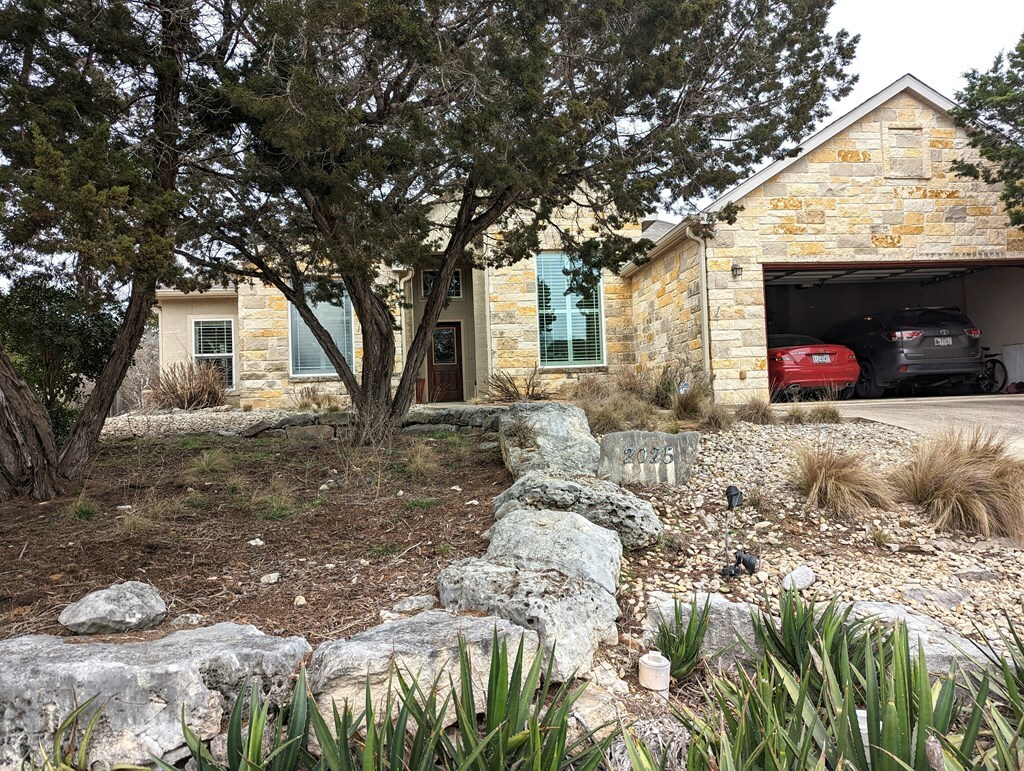 Property Photo:  2025 Crown View Dr  TX 78028 