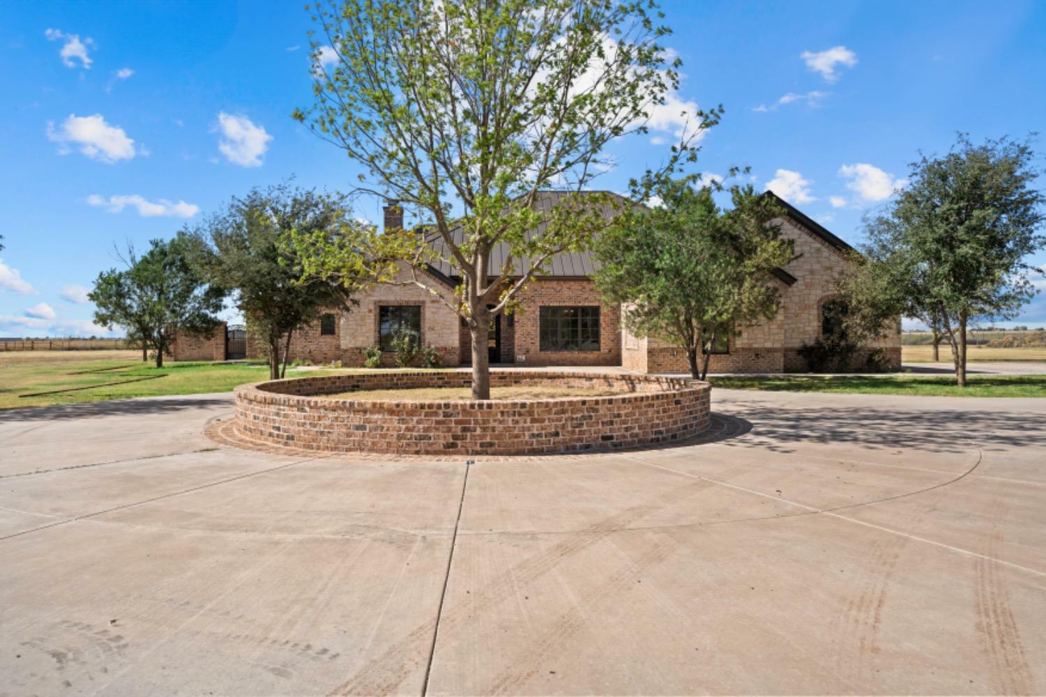 Property Photo:  7901 N County Road 2140  TX 79415 