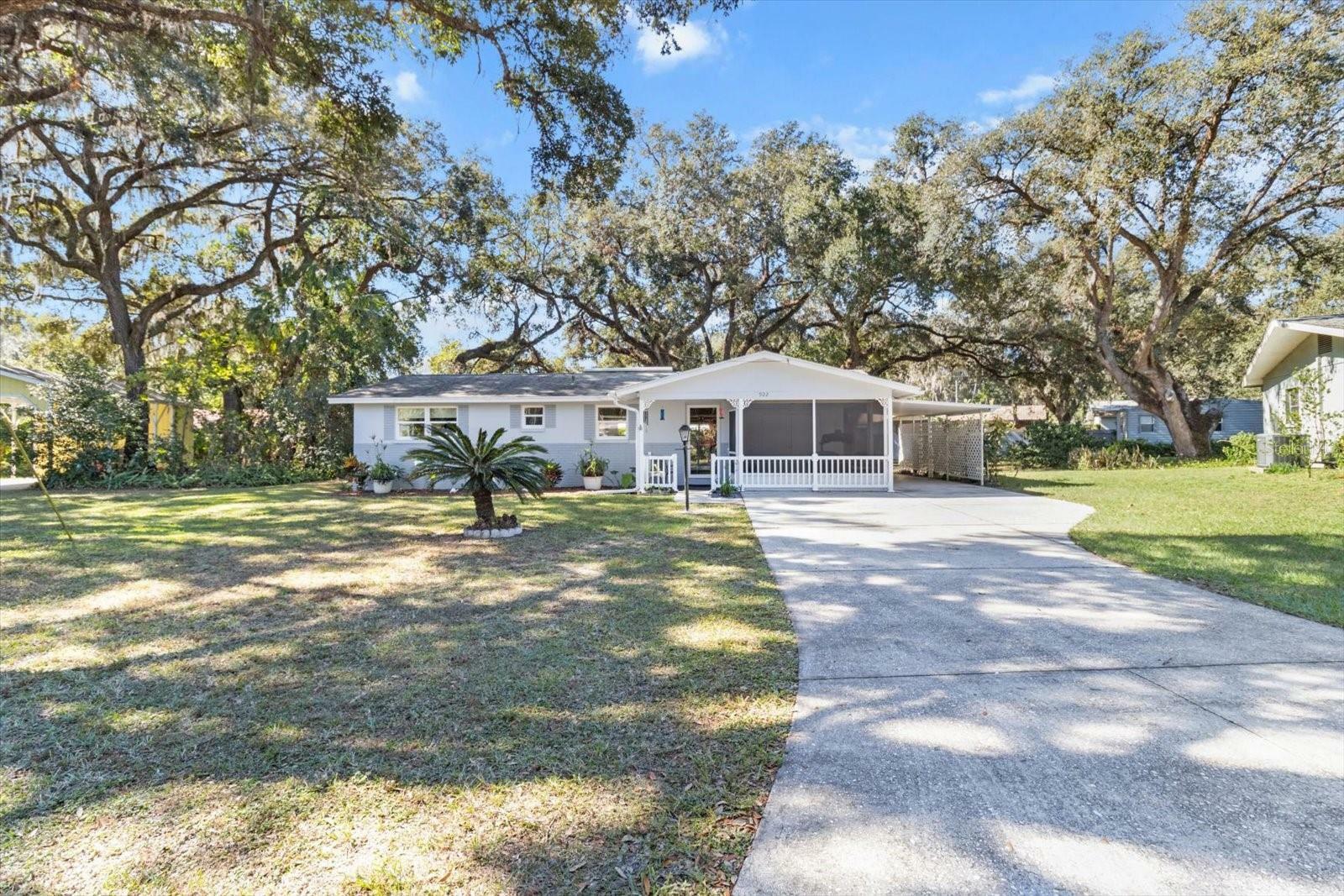 Property Photo:  922 S Val Drive  FL 34450 