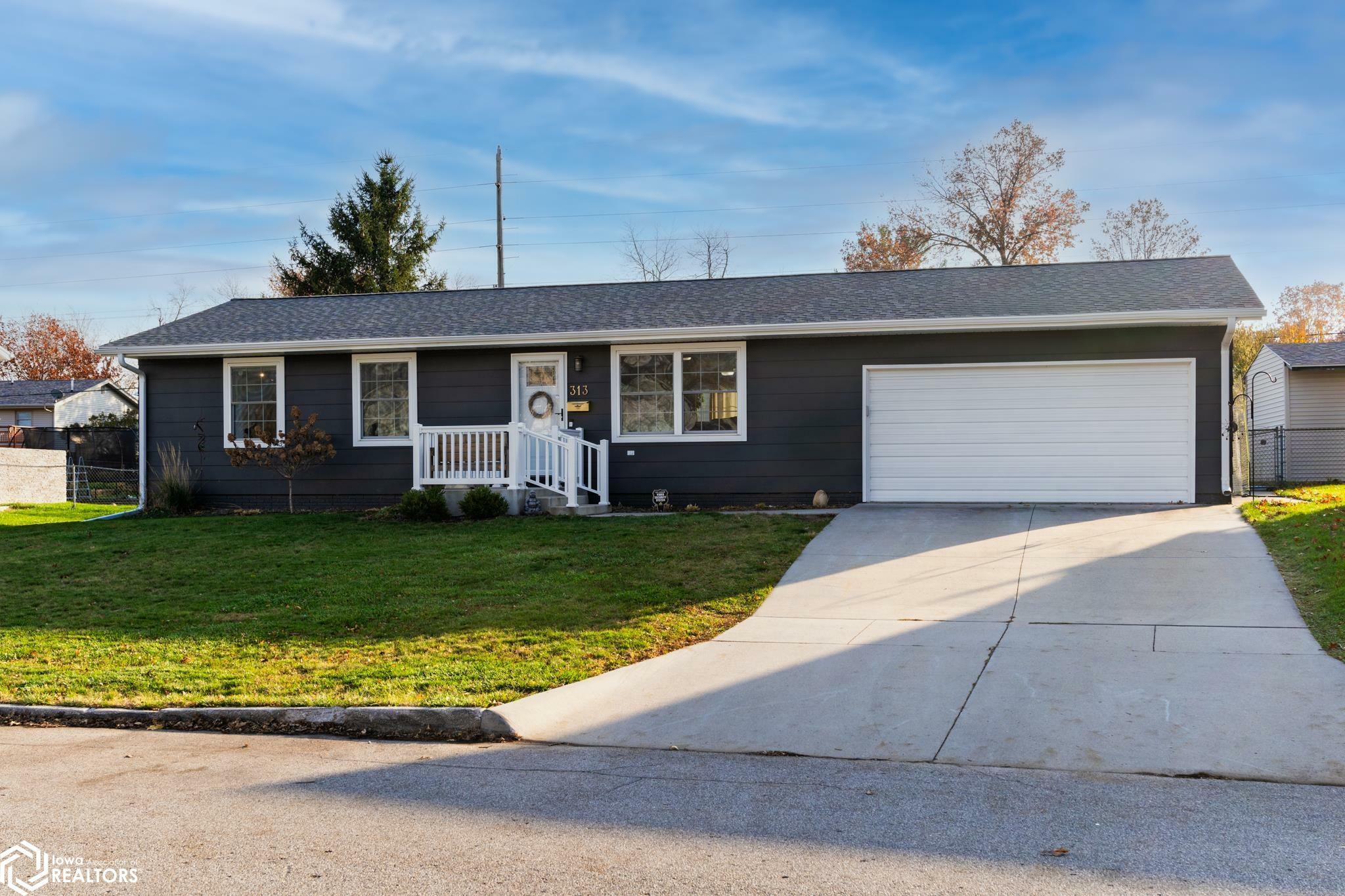 Property Photo:  313 Thunderbird Drive  IA 50158 