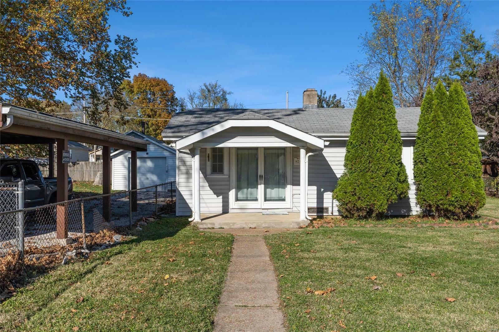 Property Photo:  215 Viehl Avenue  MO 63125 