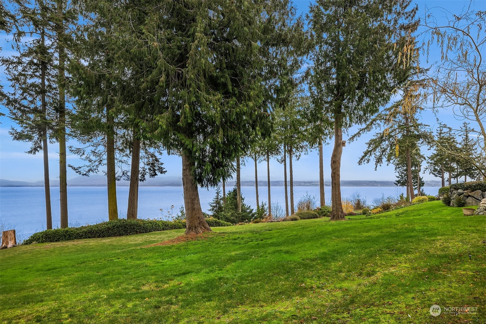 Property Photo:  691  Tillicum Way  WA 98282 