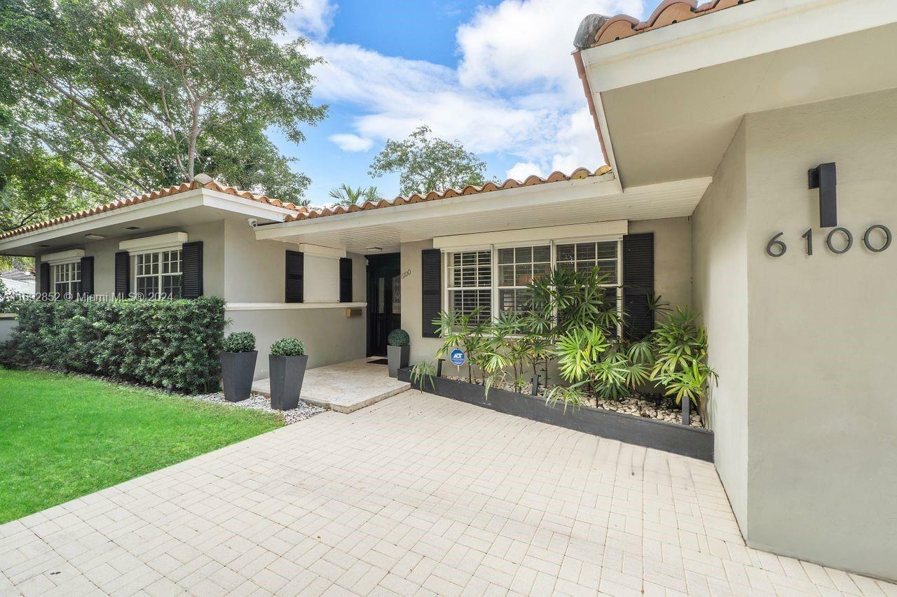 Property Photo:  6100 San Vicente St  FL 33146 