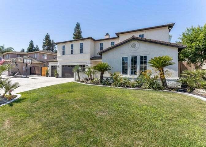 Property Photo:  5721 W Sunnyview Avenue  CA 93291 