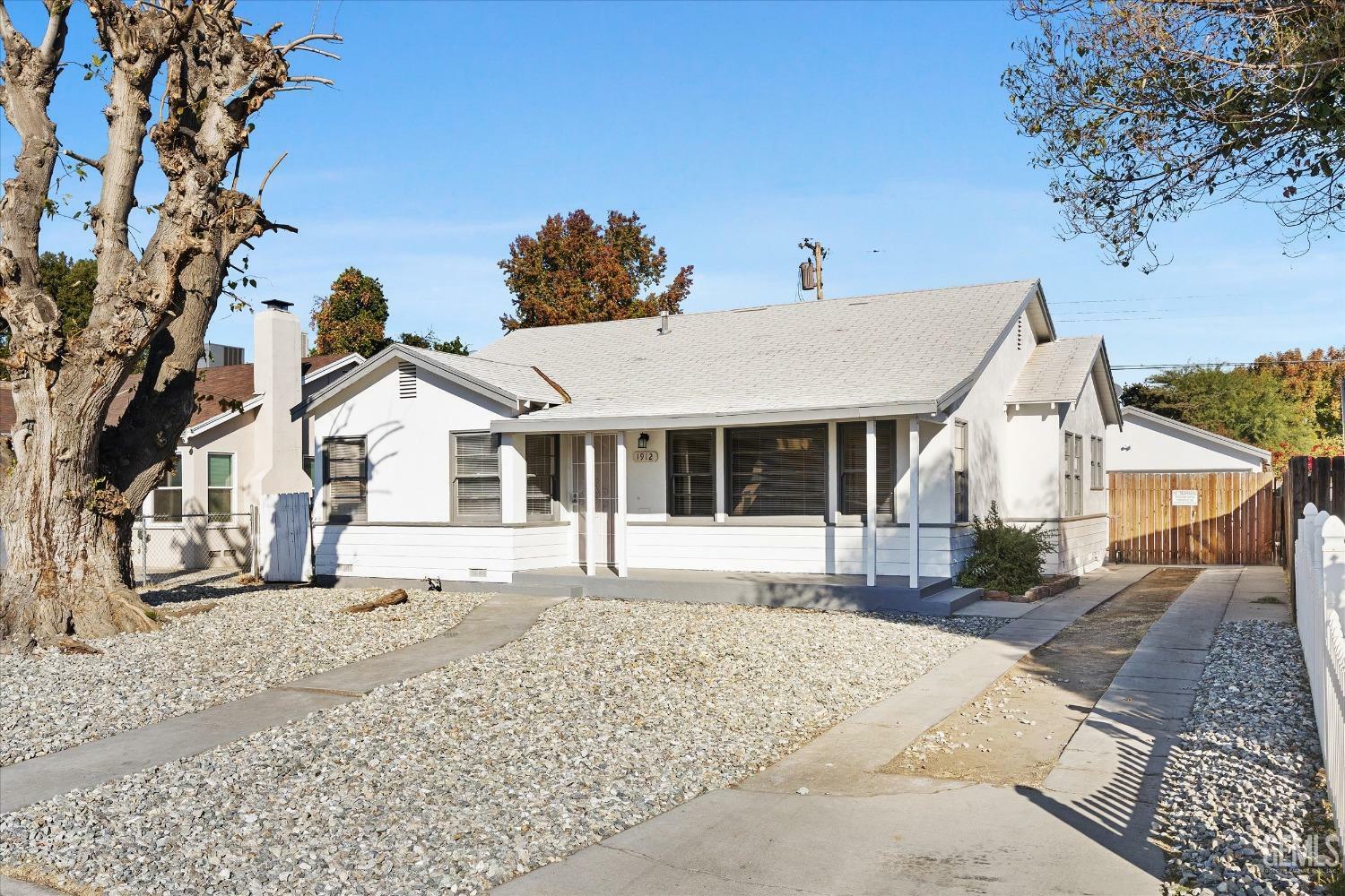 Property Photo:  1912 Lester Street  CA 93304 