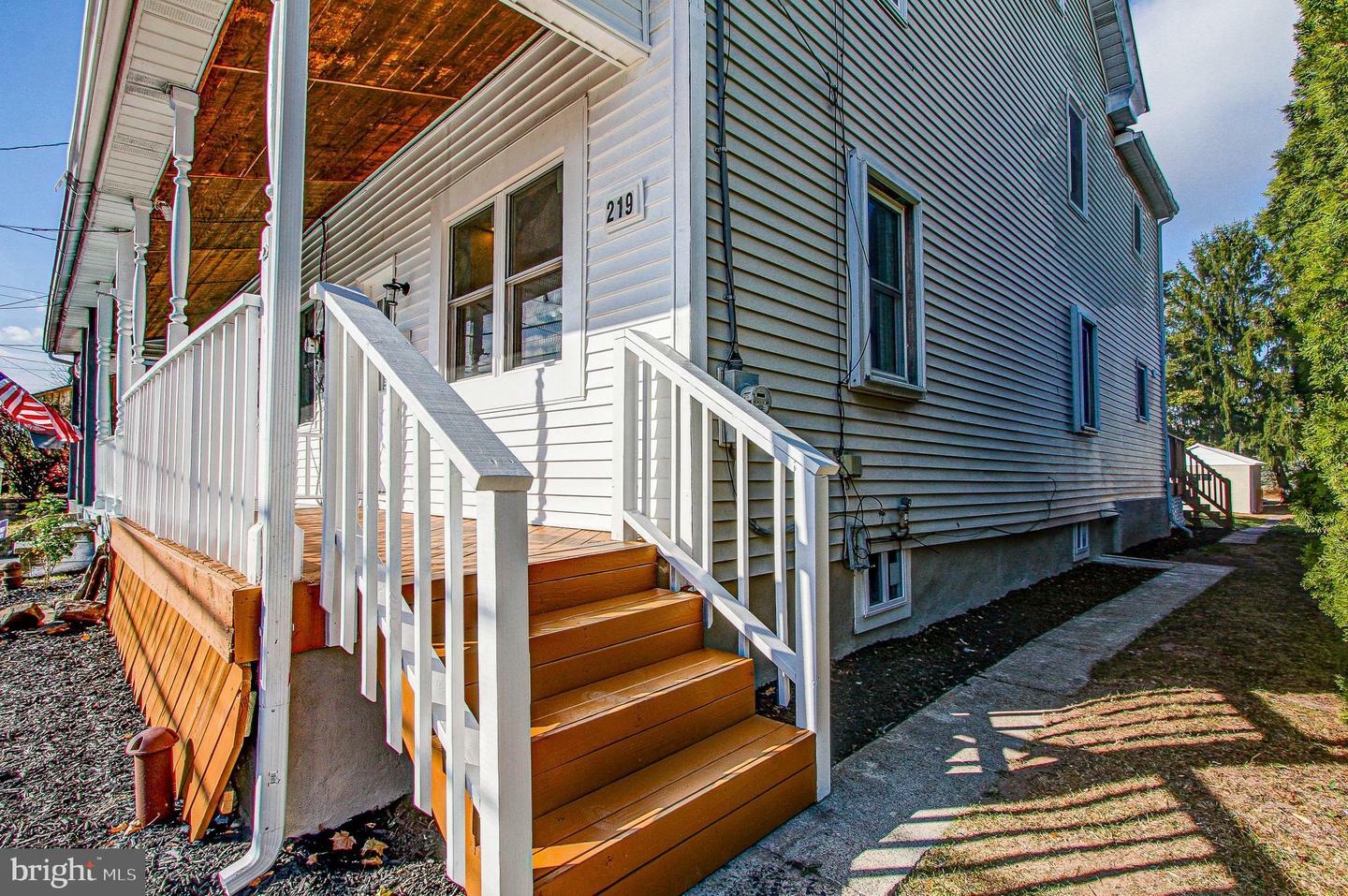 Property Photo:  219 E 6th Street  PA 18076 