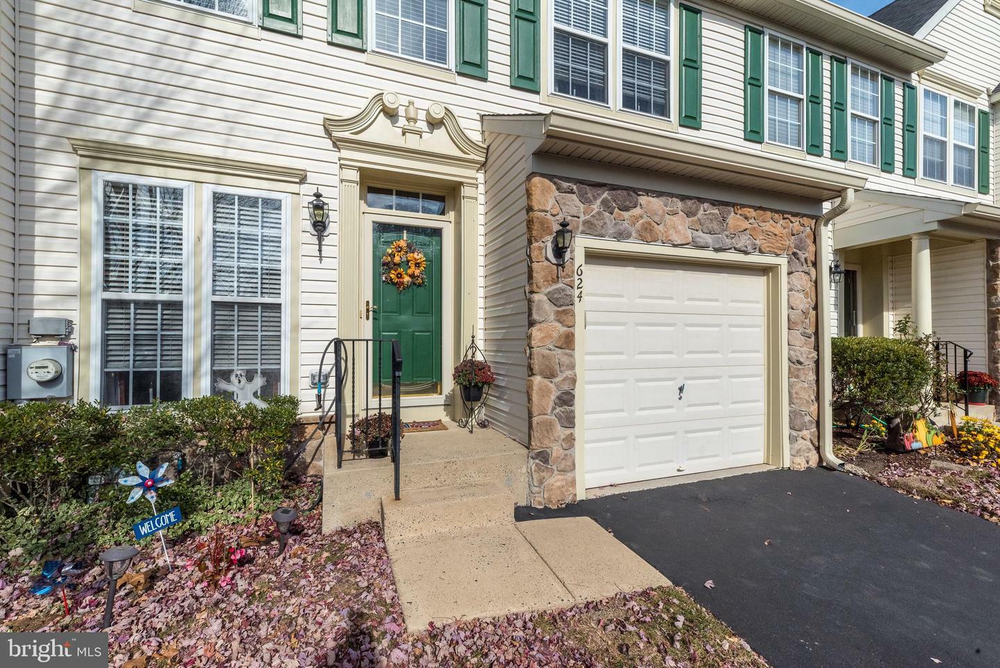 Property Photo:  624 Tulip Drive  PA 18976 