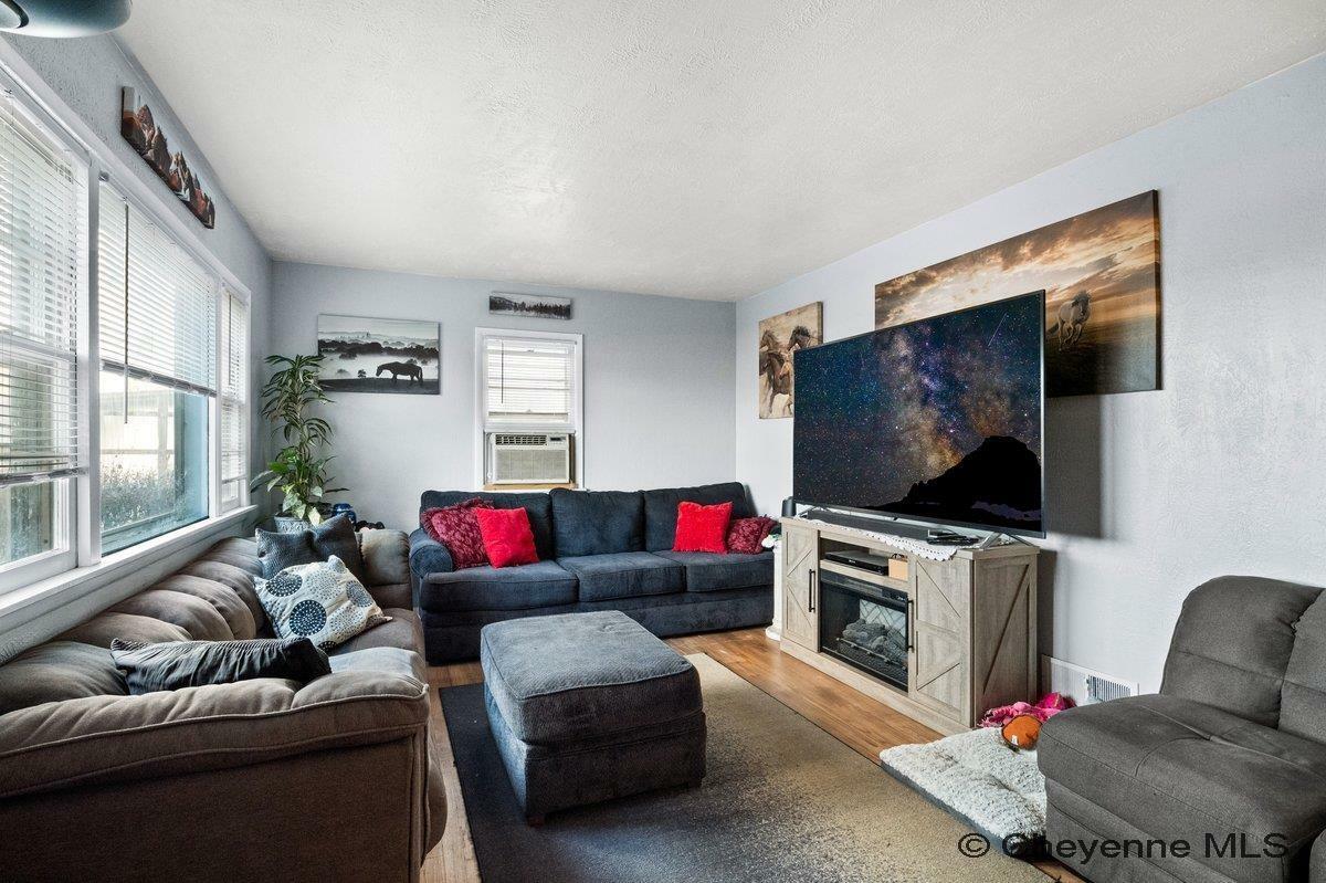Property Photo:  2713 E 12th St  WY 82001 
